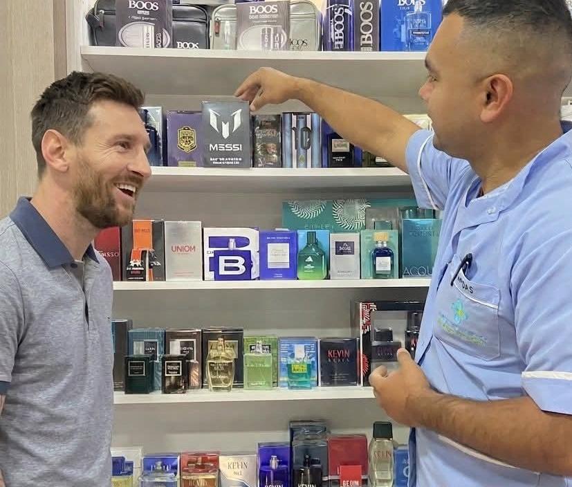 Messi, el Dibu y Scaloni "visitaron" La Paz: la original propuesta de Farmacia Avenida